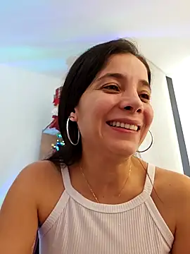 Snapshot of miaeyes chatting on December 2024 01:39:01 PM miaeyes online show from December 2024 01:39:01 PM