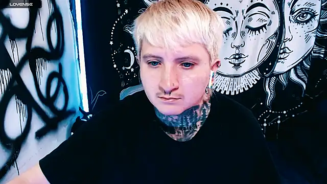 Marieblueeyes online show from May 2026 02:56:02 PM