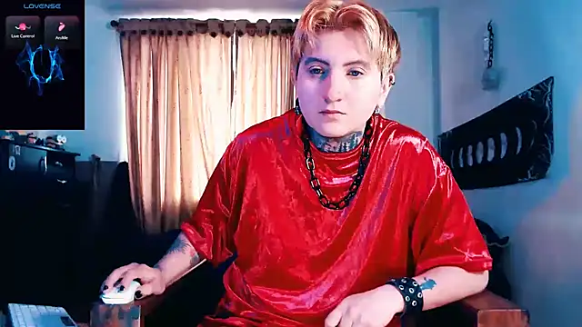 Marieblueeyes online show from November 2025 03:12:02 PM