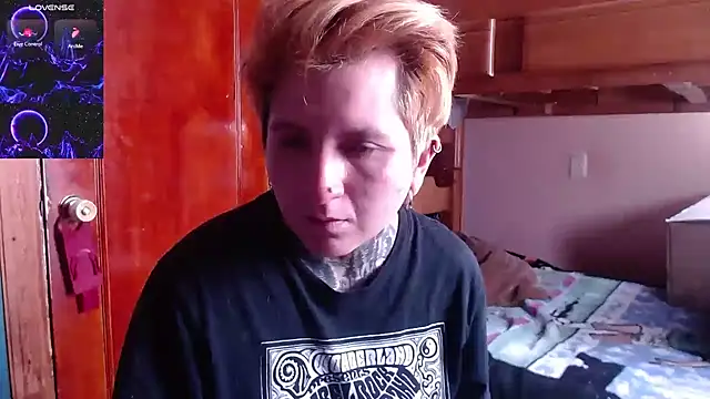 Marieblueeyes online show from December 2025 06:09:01 PM