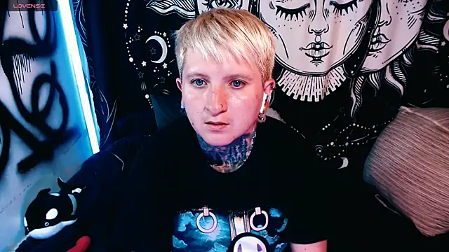 Marieblueeyes online show from May 2026 02:21:04 AM