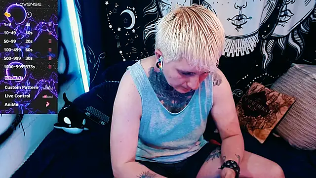 Marieblueeyes online show from May 2026 11:51:02 AM