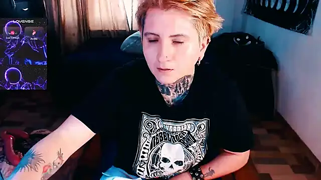 Marieblueeyes online show from November 2025 01:56:02 PM