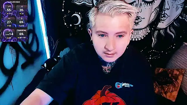 Marieblueeyes online show from May 2026 01:53:01 AM