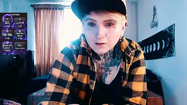 Marieblueeyes online show from November 2025 04:06:02 PM