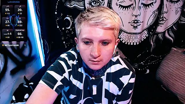 Marieblueeyes online show from May 2026 04:54:01 AM
