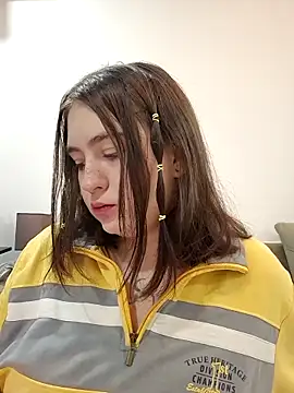 Yammy Yumi online show from November 2025 04:16:01 AM