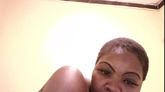 Snapshot of Queen_BootyXXX chatting on June 2026 02:43:02 AM Queen BootyXXX online show from June 2026 02:43:02 AM