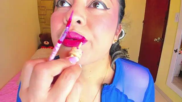 Julia Haye online show from November 2025 04:01:01 AM