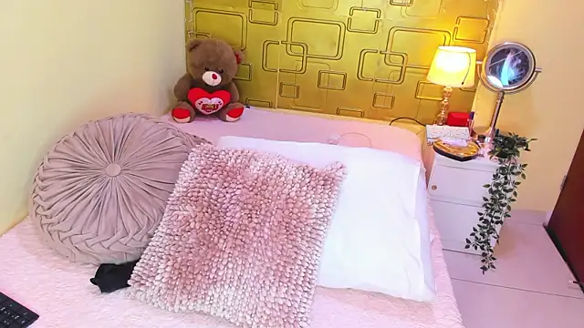 Julia Haye online show from March 2026 04:17:01 AM