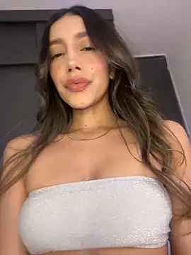 Snapshot of SelenaStone chatting on December 2024 11:19:02 PM SelenaStone online show from December 2024 11:19:02 PM