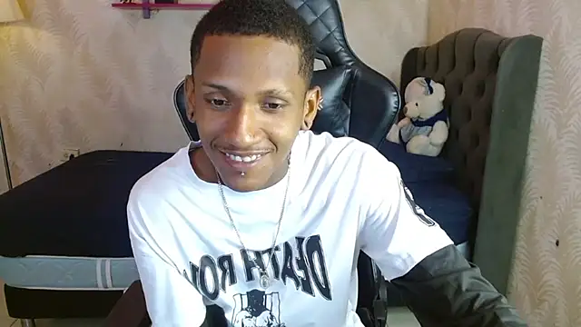 Snapshot of ManSant chatting on October 2025 03:53:01 PM ManSant online show from October 2025 03:53:01 PM