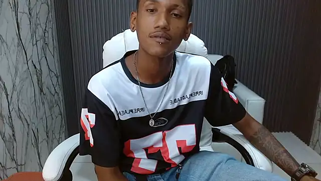 Snapshot of ManSant chatting on October 2025 04:37:02 PM ManSant online show from October 2025 04:37:02 PM