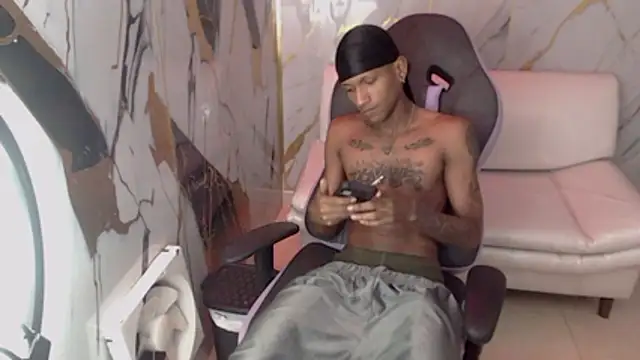 Snapshot of ManSant chatting on November 2025 03:05:02 PM ManSant online show from November 2025 03:05:02 PM