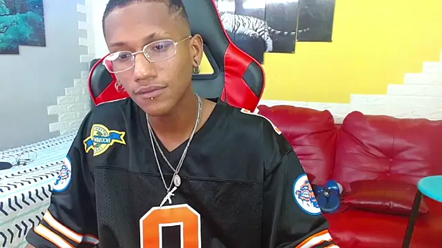 Snapshot of ManSant chatting on October 2025 03:33:01 PM ManSant online show from October 2025 03:33:01 PM