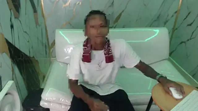 Snapshot of ManSant chatting on November 2025 04:34:02 PM ManSant online show from November 2025 04:34:02 PM