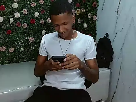 Snapshot of ManSant chatting on November 2025 03:35:02 PM ManSant online show from November 2025 03:35:02 PM