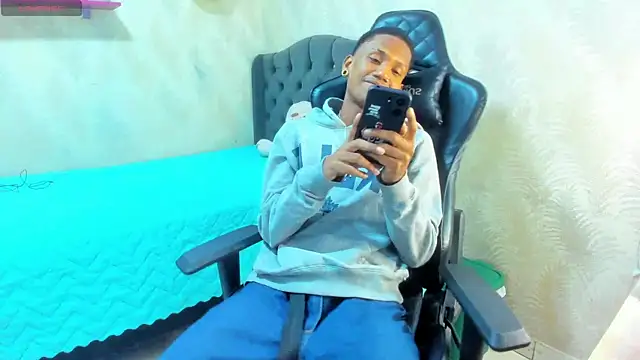 Snapshot of ManSant chatting on December 2025 02:52:02 PM ManSant online show from December 2025 02:52:02 PM