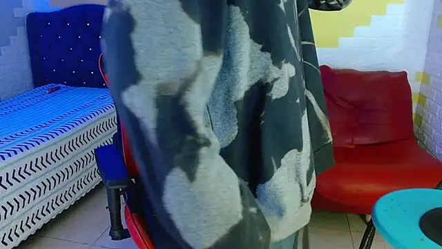 Snapshot of ManSant chatting on October 2025 03:22:01 PM ManSant online show from October 2025 03:22:01 PM