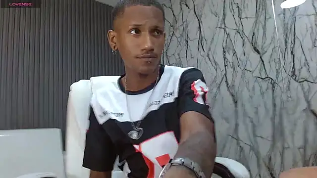 Snapshot of ManSant chatting on October 2025 03:00:02 PM ManSant online show from October 2025 03:00:02 PM