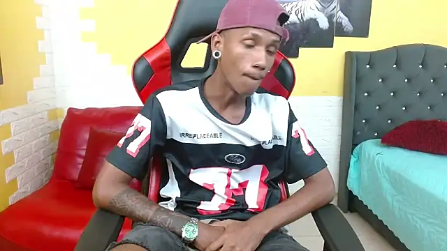 Snapshot of ManSant chatting on February 2026 06:32:01 PM ManSant online show from February 2026 06:32:01 PM