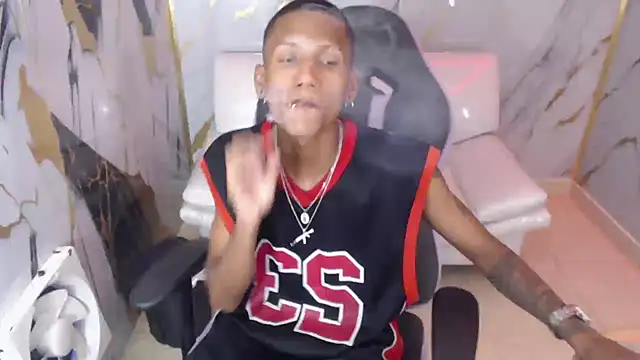 Snapshot of ManSant chatting on October 2025 01:31:01 PM ManSant online show from October 2025 01:31:01 PM