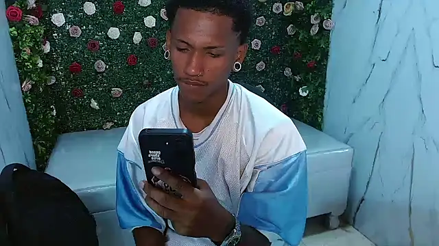 Snapshot of ManSant chatting on February 2026 01:44:02 PM ManSant online show from February 2026 01:44:02 PM