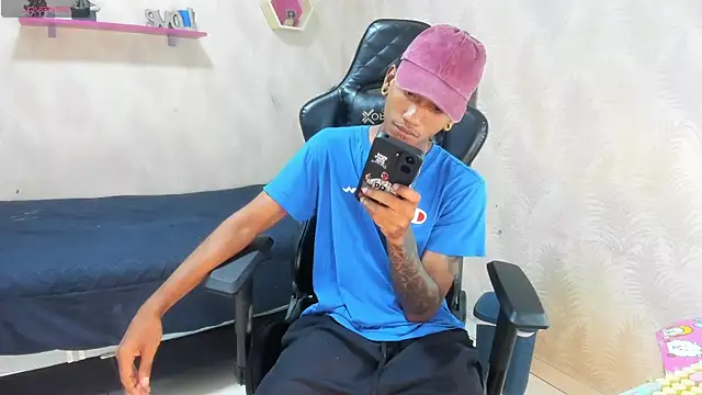 Snapshot of ManSant chatting on December 2025 02:16:02 PM ManSant online show from December 2025 02:16:02 PM