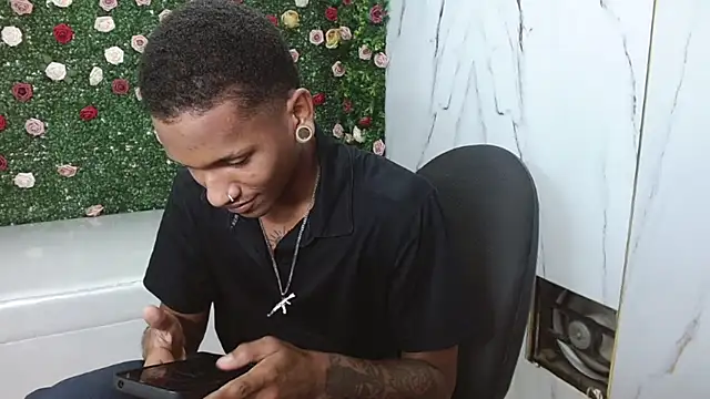 Snapshot of ManSant chatting on December 2025 03:05:02 PM ManSant online show from December 2025 03:05:02 PM