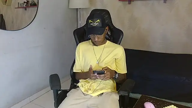 Snapshot of ManSant chatting on October 2025 03:36:01 PM ManSant online show from October 2025 03:36:01 PM