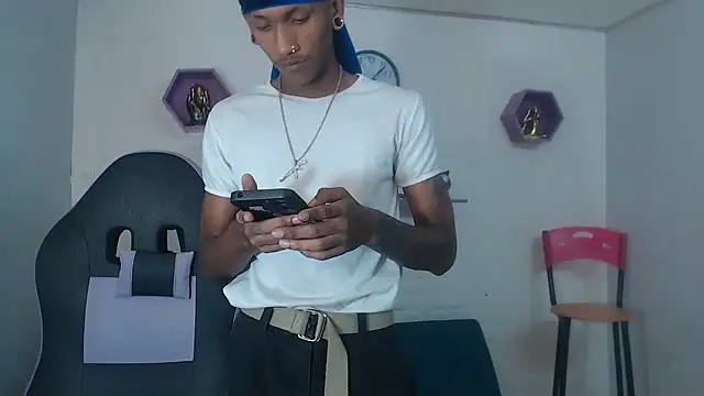 Snapshot of ManSant chatting on December 2025 03:48:01 PM ManSant online show from December 2025 03:48:01 PM