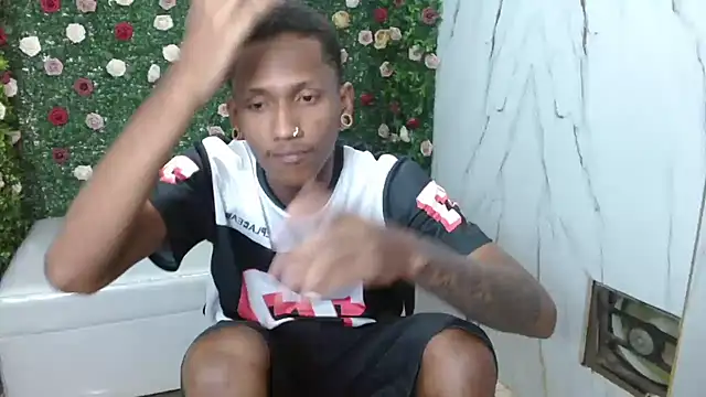 Snapshot of ManSant chatting on December 2025 05:18:01 PM ManSant online show from December 2025 05:18:01 PM