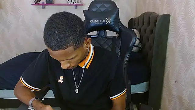 Snapshot of ManSant chatting on October 2025 07:26:02 PM ManSant online show from October 2025 07:26:02 PM