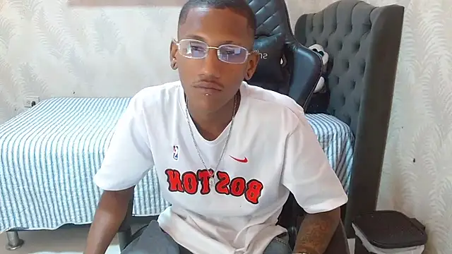 Snapshot of ManSant chatting on October 2025 02:50:01 PM ManSant online show from October 2025 02:50:01 PM