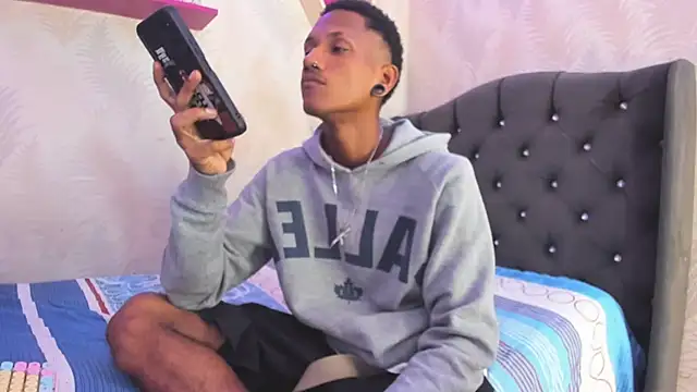 Snapshot of ManSant chatting on January 2026 04:00:02 PM ManSant online show from January 2026 04:00:02 PM