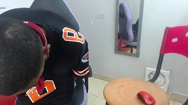 Snapshot of ManSant chatting on November 2025 02:56:01 PM ManSant online show from November 2025 02:56:01 PM