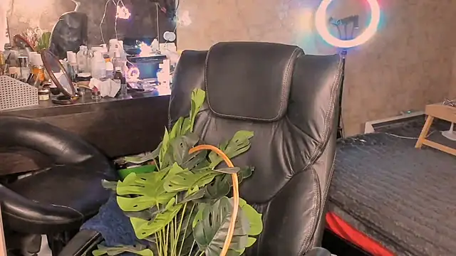 Snapshot of Miss_Poison chatting on September 2025 09:00:01 PM Miss Poison online show from September 2025 09:00:01 PM