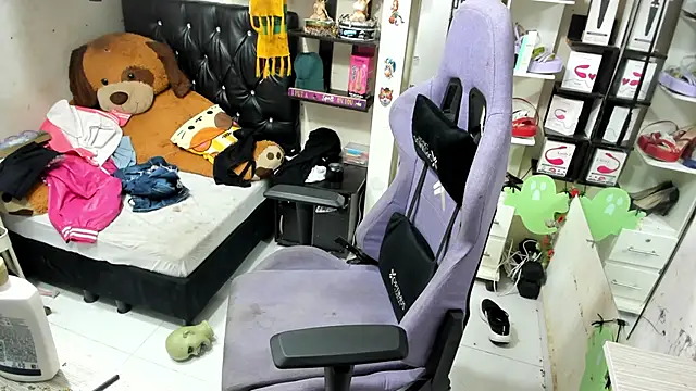 allsson queen online show from October 2025 08:19:01 PM