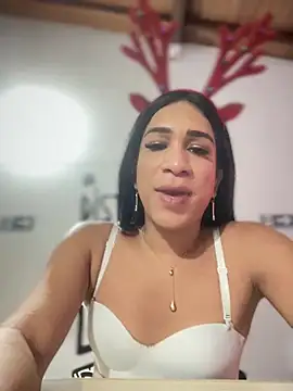 Ashly Miller online show from December 2025 07:28:02 PM