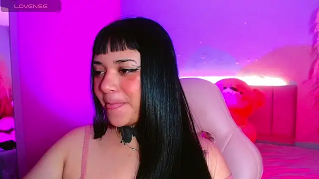 Snapshot of kim_blake chatting on February 2025 12:01:01 PM kim blake online show from February 2025 12:01:01 PM