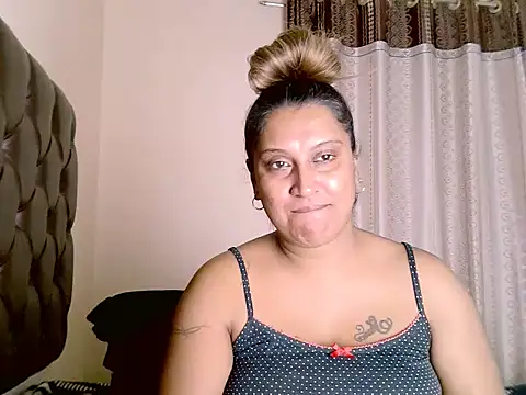 Snapshot of eroticbeauty37 chatting on June 2026 02:53:01 AM eroticbeauty37 online show from June 2026 02:53:01 AM