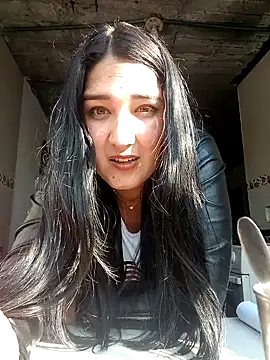 Snapshot of bella_vel chatting on January 2025 08:42:01 PM bella vel online show from January 2025 08:42:01 PM