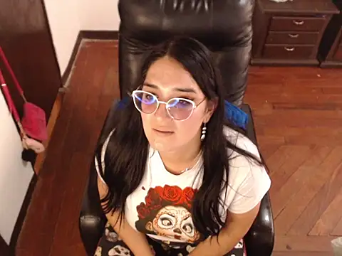Snapshot of bella_vel chatting on March 2025 07:36:02 PM bella vel online show from March 2025 07:36:02 PM