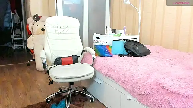 Snapshot of PamHardFuck chatting on October 2025 04:08:01 PM PamHardFuck online show from October 2025 04:08:01 PM