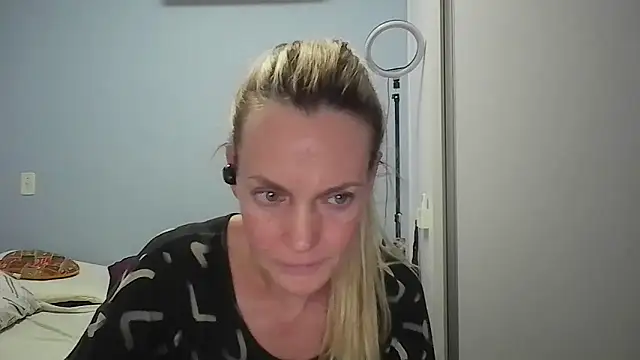 Annylove1 online show from February 2026 12:40:01 AM