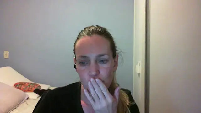 Annylove1 online show from October 2025 12:24:02 AM