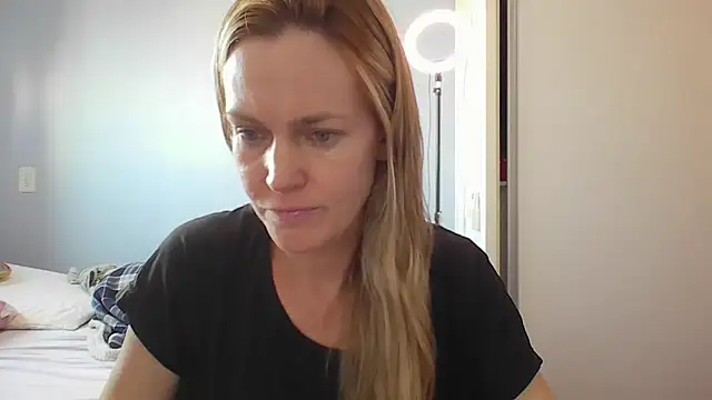 Annylove1 online show from April 2026 10:52:01 AM