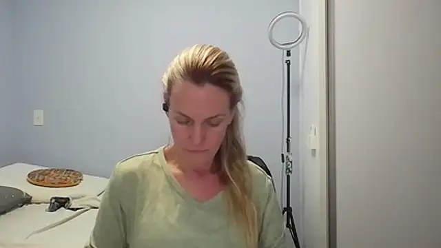 Annylove1 online show from April 2026 12:29:02 AM