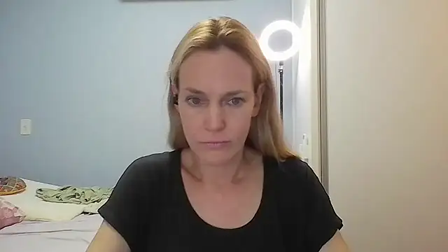 Annylove1 online show from April 2026 12:17:02 PM