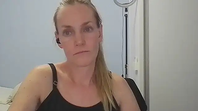 Annylove1 online show from February 2026 12:19:01 AM